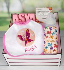 eJOYA Ahşap Sandıkta Kişiye Özel Önlük Biberon Ve Taş İsimlik Bebek Hediye Seti 109559