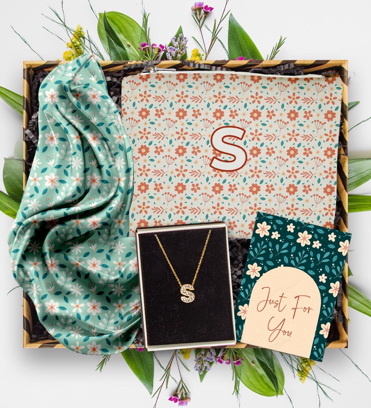 eJOYA Kişiye Özel 14 Ayar Altın Harf Kolye & Fular & Makyaj Çantası & Mesaj Kartı Hediye Kutusu 113307