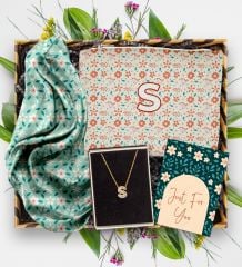 eJOYA Kişiye Özel 14 Ayar Altın Harf Kolye & Fular & Makyaj Çantası & Mesaj Kartı Hediye Kutusu 113307