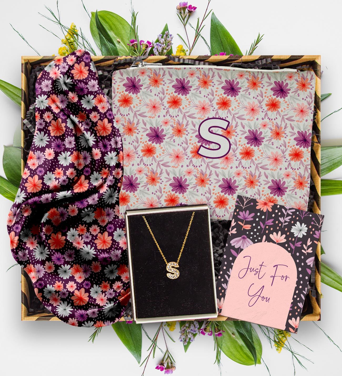 eJOYA Kişiye Özel 14 Ayar Altın Harf Kolye & Fular & Makyaj Çantası & Mesaj Kartı Hediye Kutusu 113309