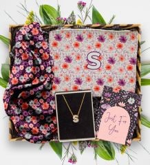 eJOYA Kişiye Özel 14 Ayar Altın Harf Kolye & Fular & Makyaj Çantası & Mesaj Kartı Hediye Kutusu 113309