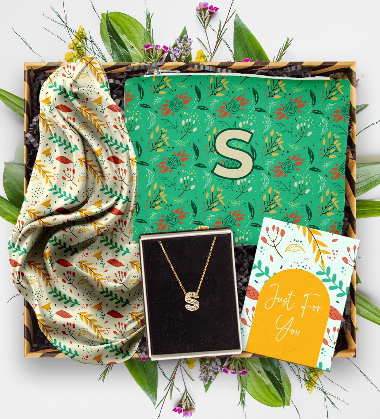 eJOYA Kişiye Özel 14 Ayar Altın Harf Kolye & Fular & Makyaj Çantası & Mesaj Kartı Hediye Kutusu 113310