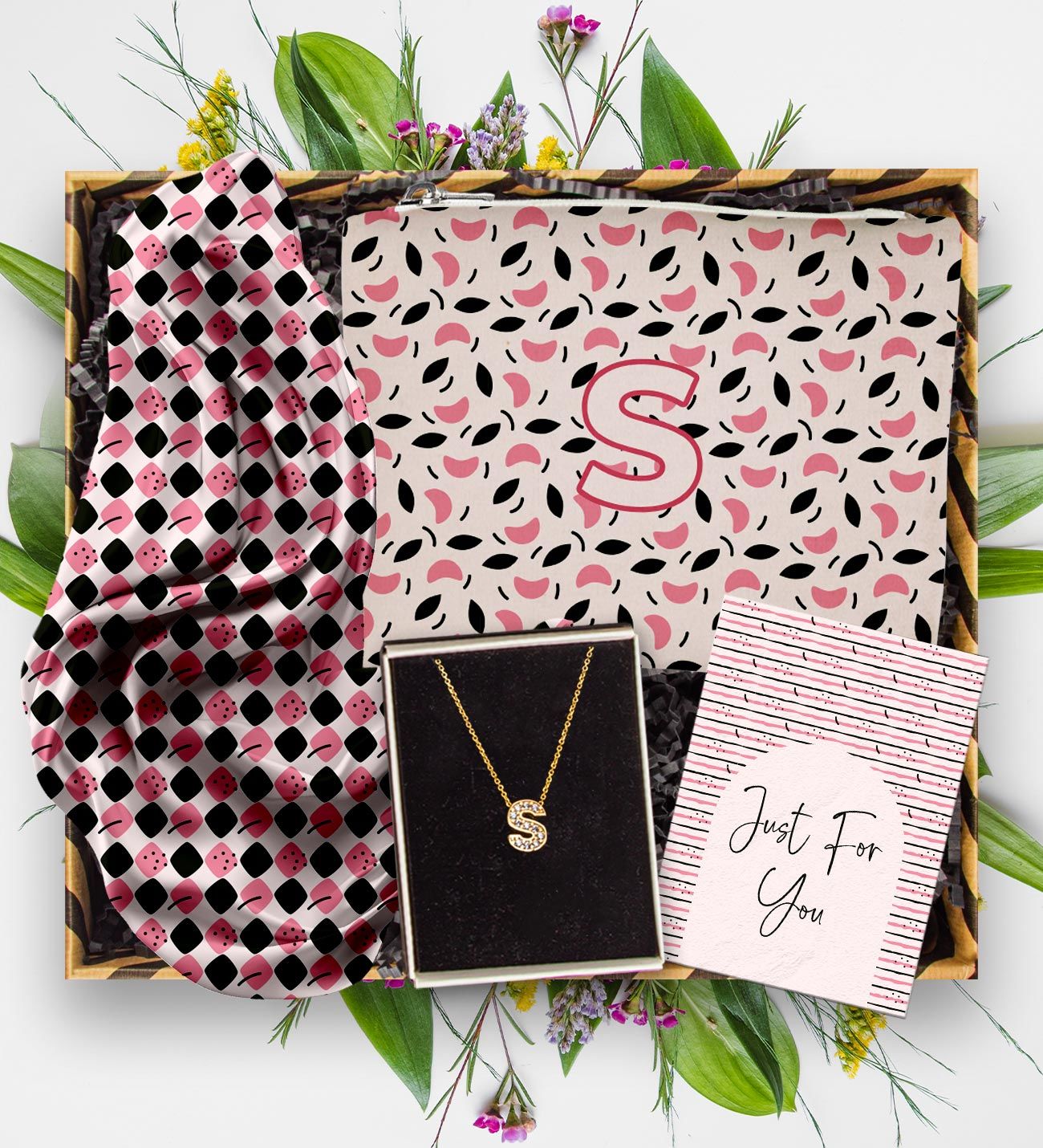 eJOYA Kişiye Özel 14 Ayar Altın Harf Kolye & Fular & Makyaj Çantası & Mesaj Kartı Hediye Kutusu 113311