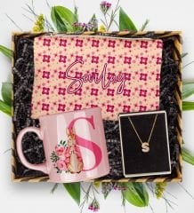 eJOYA Kişiye Özel 14 Ayar Altın Harf Kolye & Kupa Bardak & Makyaj Çantası Hediye Kutusu 113320